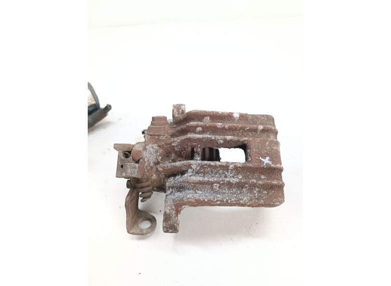 Суппорт задний правый к Volkswagen Golf, 2002г.