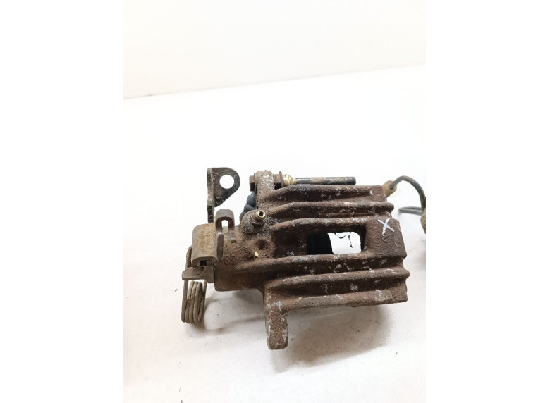 Суппорт задний правый к Volkswagen Passat, 2003г.