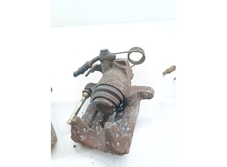 Суппорт задний правый к Volkswagen Passat, 2003г.