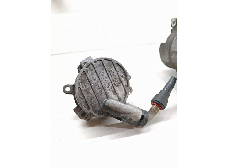 Насос вакуумный к Mercedes C W203, 2002г.