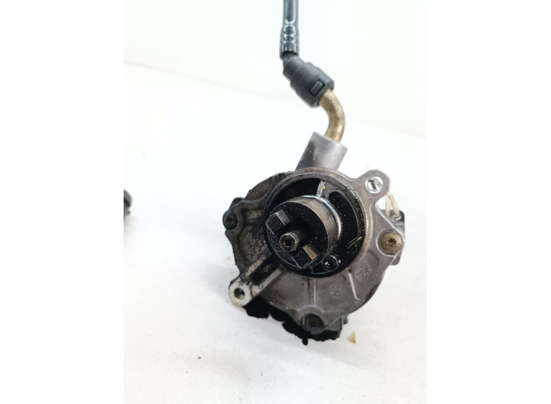 Насос вакуумный к Mercedes C W203, 2004г.