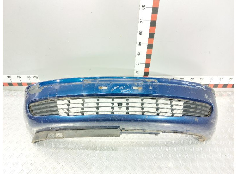 Заглушка (решетка) в бампер передний к Opel Zafira, 1998г.