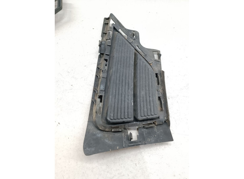 Заглушка (решетка) в бампер передний к Volkswagen Golf, 2015г.