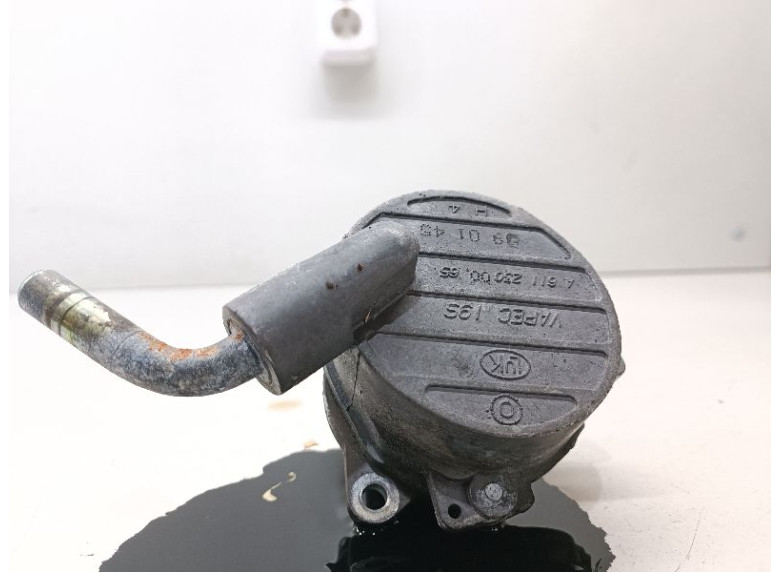 Насос вакуумный к Mercedes C W203, 2003г.