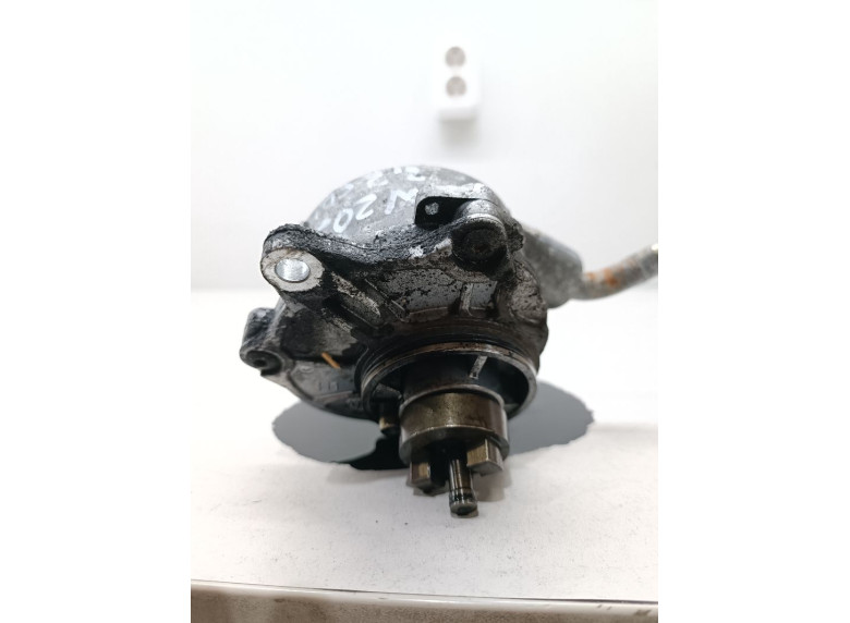 Насос вакуумный к Mercedes C W203, 2003г.