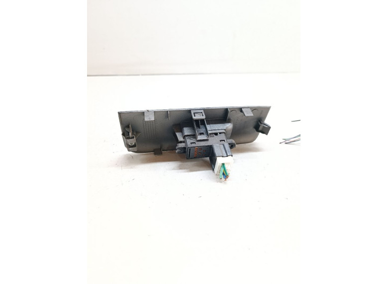 Кнопка стеклоподъемника заднего правого к Nissan Navara, 2008г.