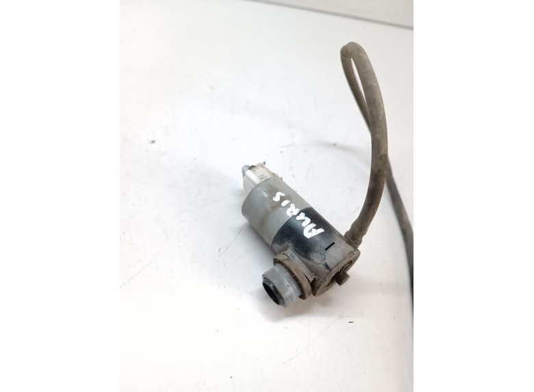 Насос (моторчик) омывателя стекла к Toyota Auris