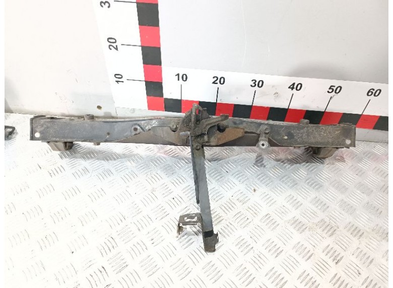 Передняя панель крепления облицовки (телевизор) к Toyota Corolla Verso