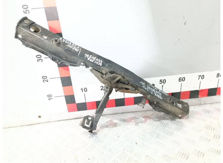 Передняя панель крепления облицовки (телевизор) к Передняя панель крепления облицовки (телевизор) к Toyota CorollaVerso undefined г. Corolla Verso