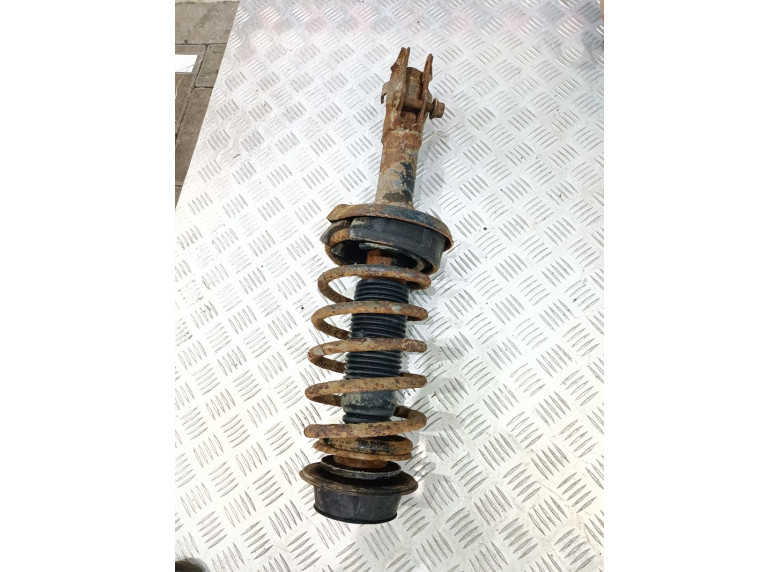 Амортизатор передний к Volkswagen Passat, 1990г.