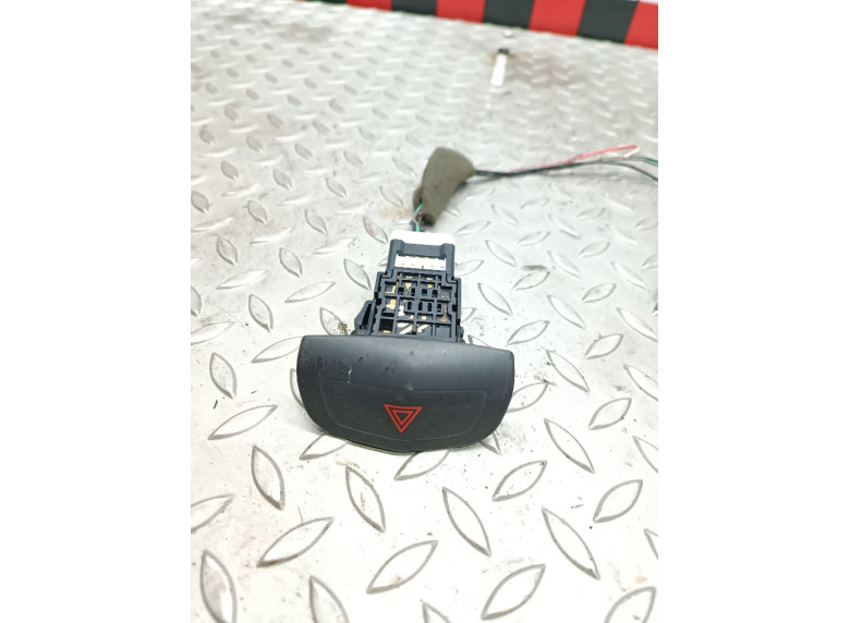 Кнопка аварийной сигнализации к Nissan Primera