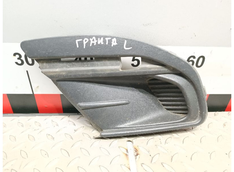 Заглушка (решетка) в бампер передний к Lada Granta, 2019г.