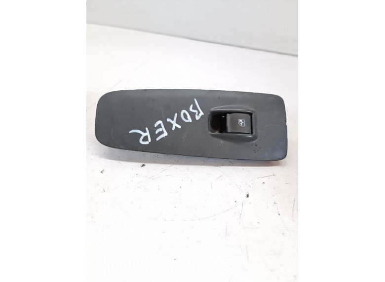 Кнопка стеклоподъемника переднего правого к Peugeot Boxer