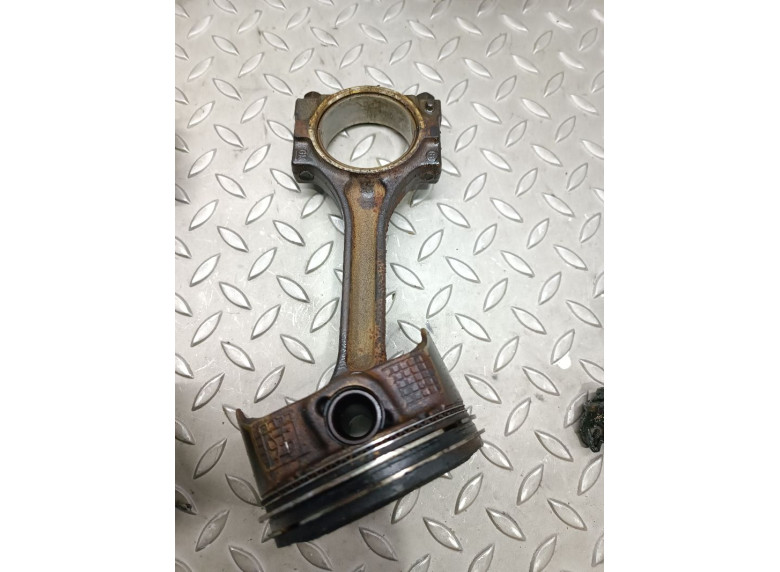 Поршень к Opel Vectra, 2006г.