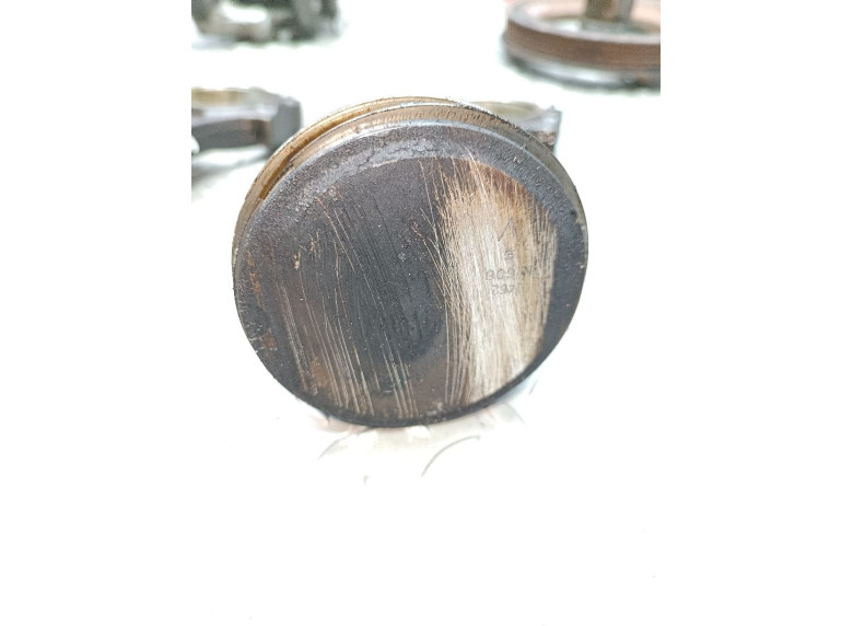 Поршень к Opel Vectra, 2006г.