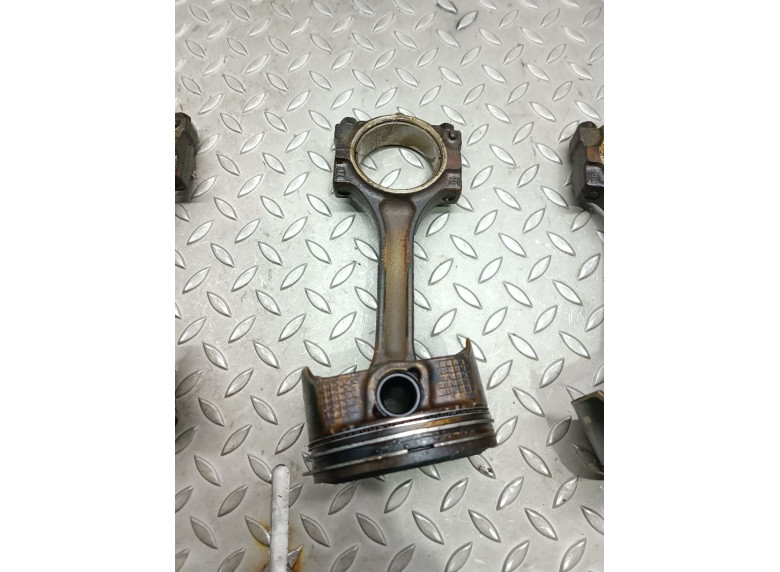 Поршень к Opel Vectra, 2006г.