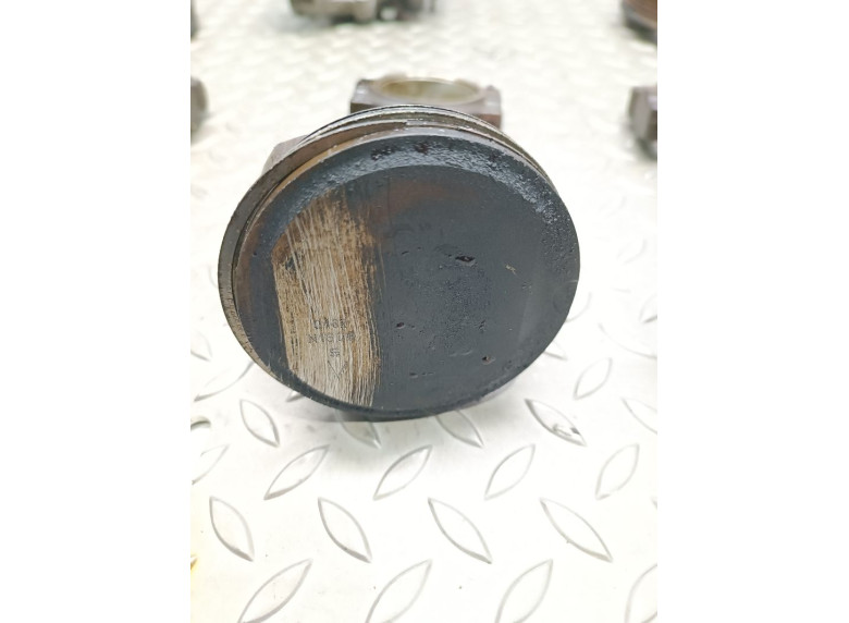 Поршень к Opel Vectra, 2006г.