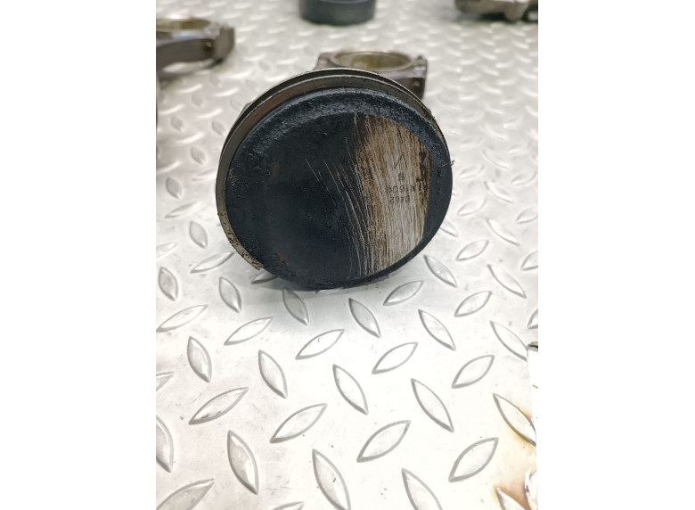 Поршень к Opel Vectra, 2006г.