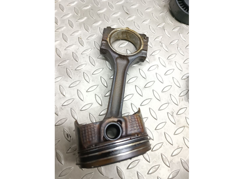 Поршень к Opel Vectra, 2006г.