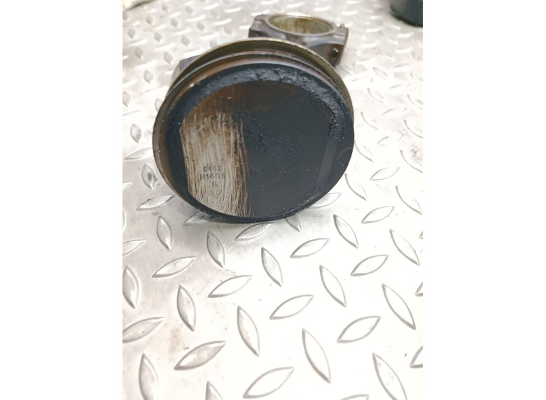 Поршень к Opel Vectra, 2006г.