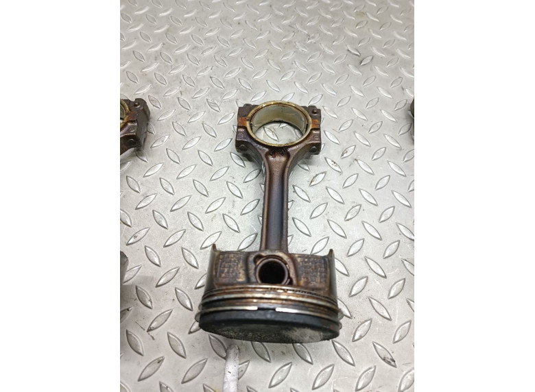 Поршень к Opel Vectra, 2005г.