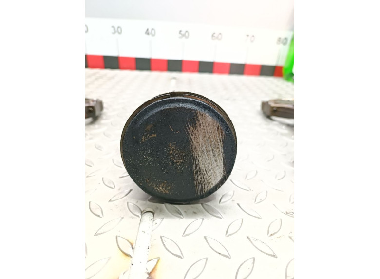 Поршень к Opel Vectra, 2005г.