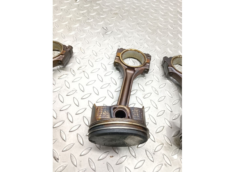 Поршень к Opel Vectra, 2005г.