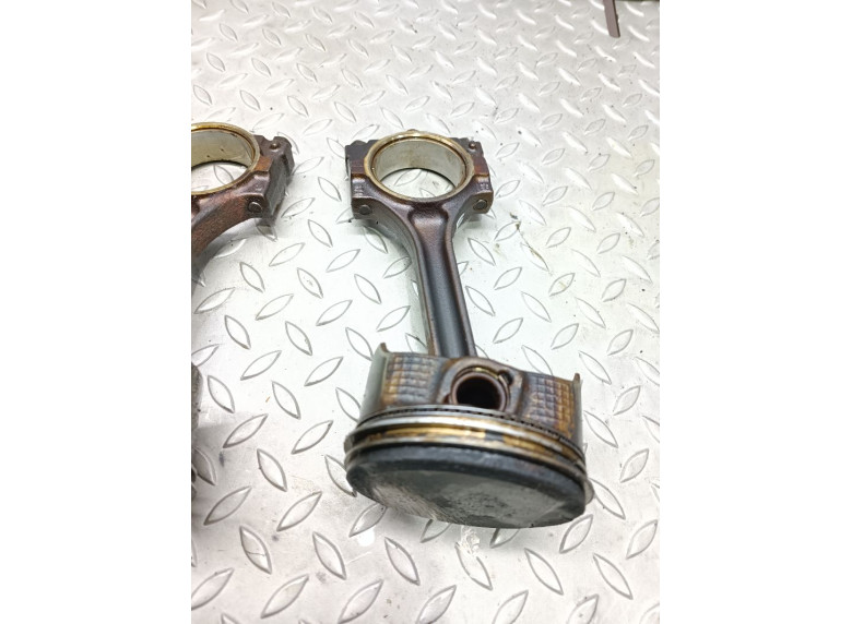 Поршень к Opel Vectra, 2005г.