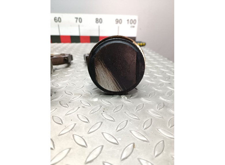 Поршень к Opel Vectra, 2005г.