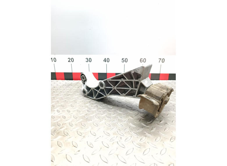 Подушка крепления двигателя к Opel Vectra, 2005г.