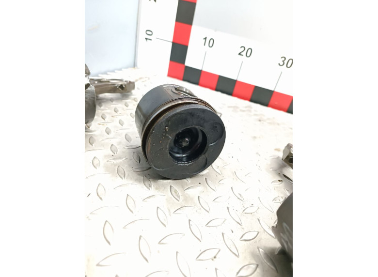 Поршень к BMW 5 E39, 2001г.