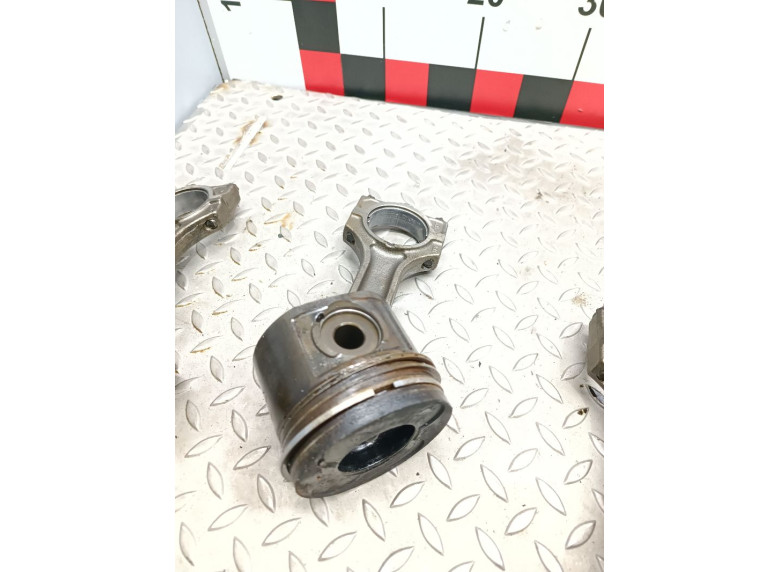 Поршень к BMW 5 E39, 2001г.