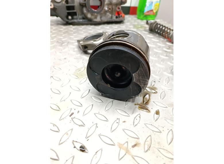 Поршень к BMW 5 E39, 2001г.