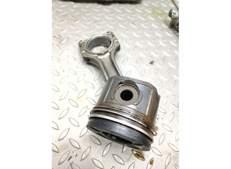 Поршень к BMW 5 E39, 2001г.