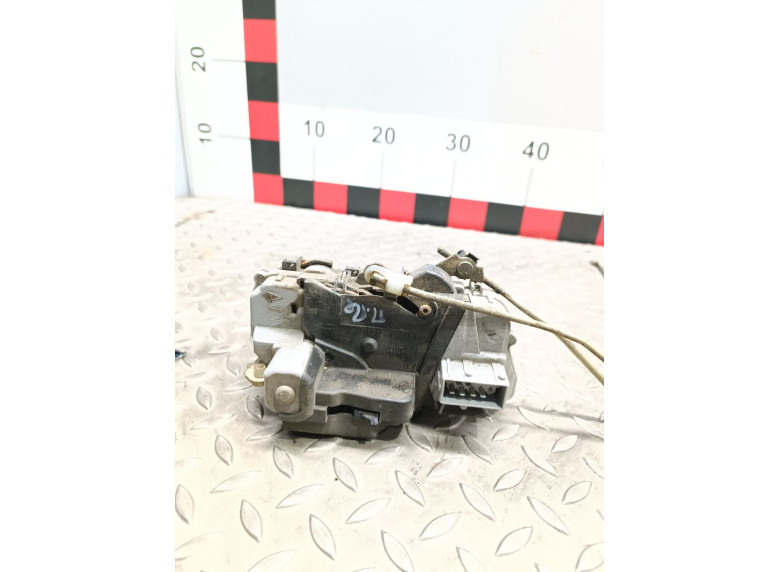 Замок двери передней правой к Lada Kalina