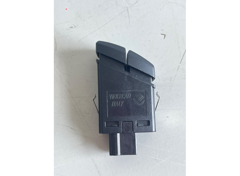 Кнопка аварийной сигнализации к BMW 5 F10/F11/GT F07, 2012г.