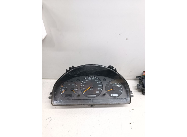 Щиток приборов (приборная панель) к Mercedes ML W163, 2000г.