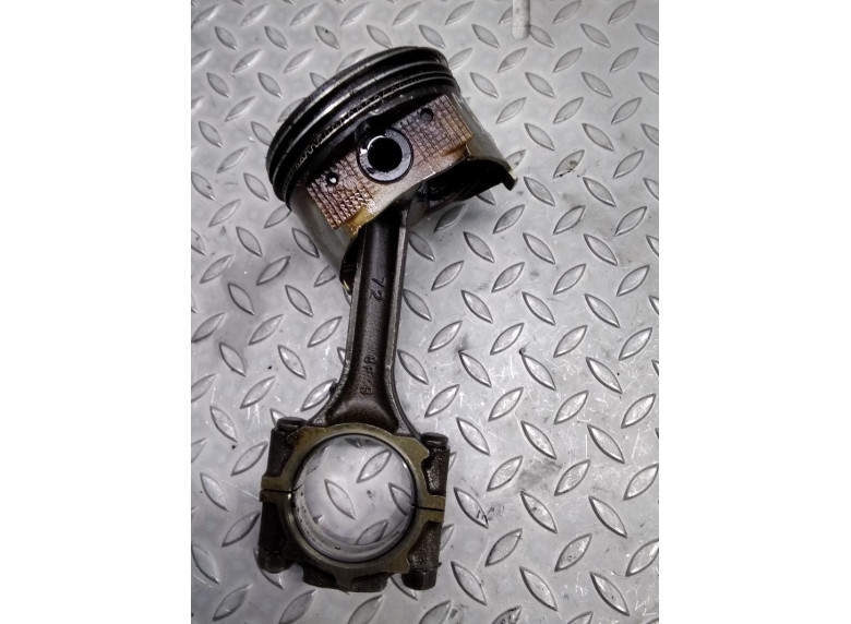Поршень к Hyundai XG, 2001г.
