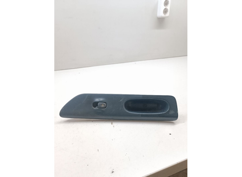 Кнопка стеклоподъемника переднего правого к Renault Laguna, 1999г.