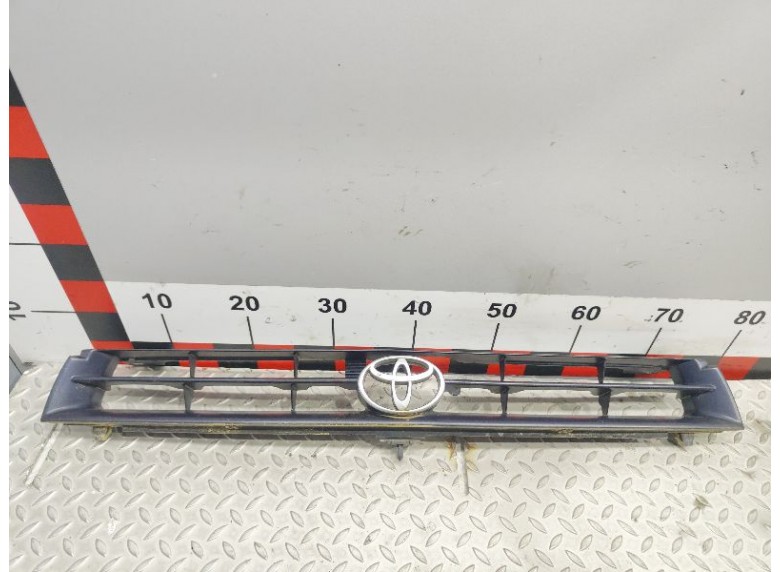 Решетка радиатора к Toyota Camry