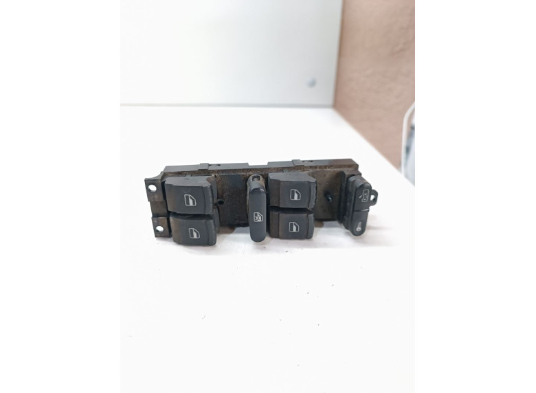 Блок управления стеклоподъемниками к Volkswagen Passat, 1999г.