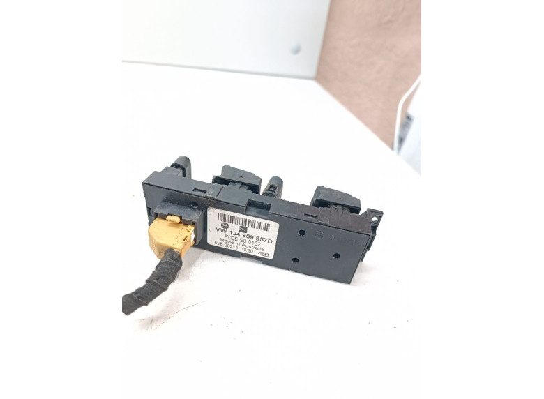 Блок управления стеклоподъемниками к Volkswagen Passat, 1999г.