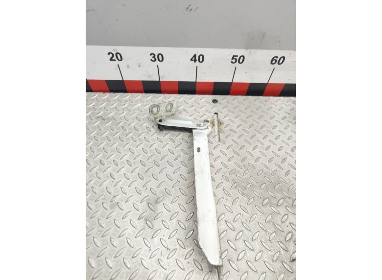 Петля капота правая к Renault Master