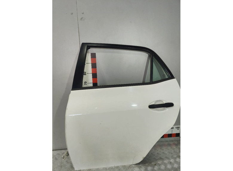 Замок двери задней левой к Toyota Auris, 2011г.