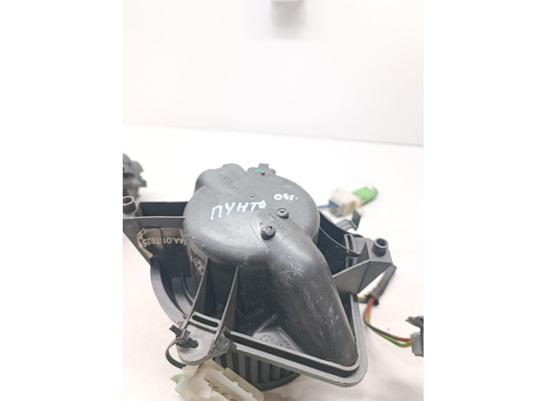 Моторчик печки к Fiat Punto, 2004г.