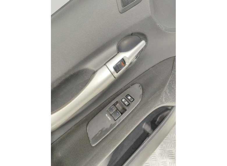 Блок управления стеклоподъемниками к Toyota Auris, 2011г.