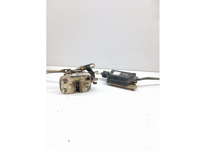 Замок двери передней правой к Kia Sportage, 2000г.