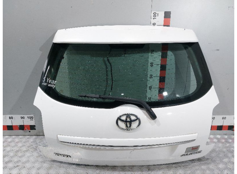 Кнопка открытия багажника к Toyota Auris, 2011г.