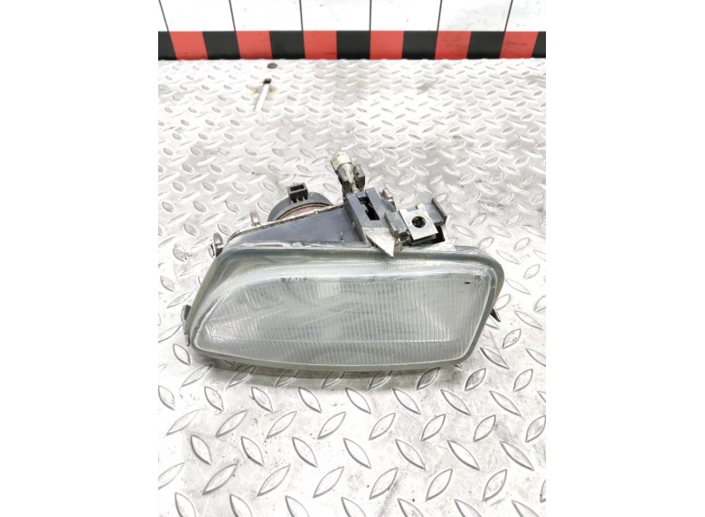 Фара противотуманная левая к Citroen Saxo