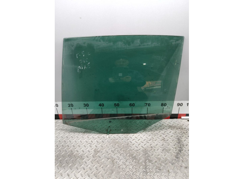 Стекло двери задней левой к Volkswagen Golf, 2006г.